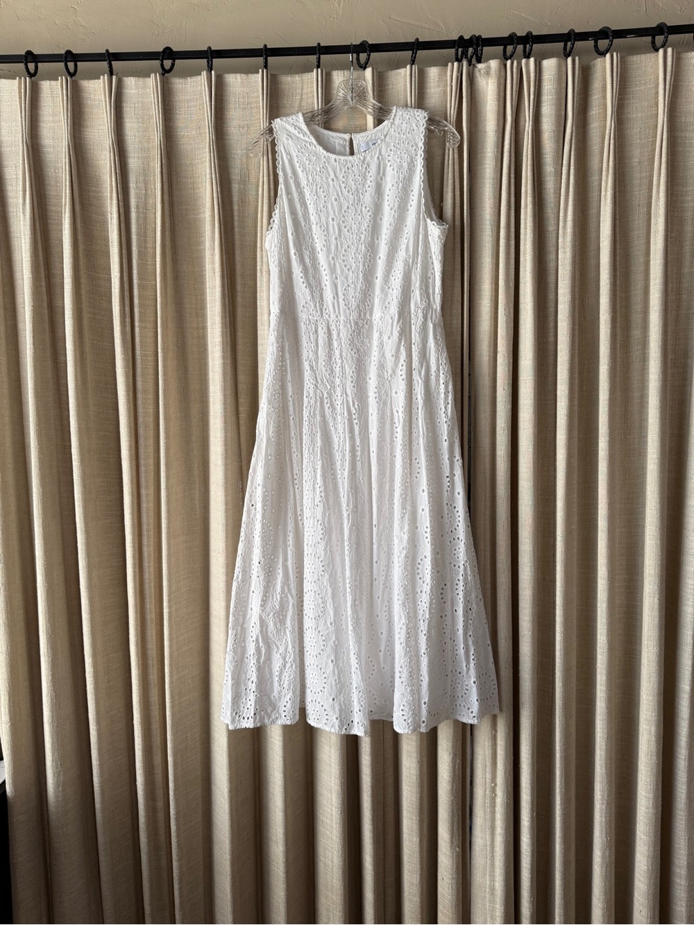 Sleeveless White Eyelet Midi Dress — Elegant Summer Midi size G/large